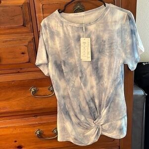 Sampeel Women’s blue white tie dyed top size large NWT